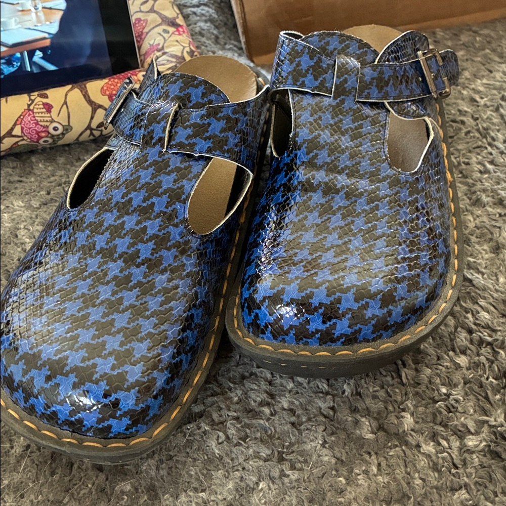 Ingaro size 10 women’s slip ons